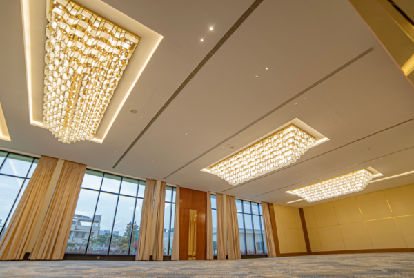 How to Choose a Wedding Venue for 500+ Guests